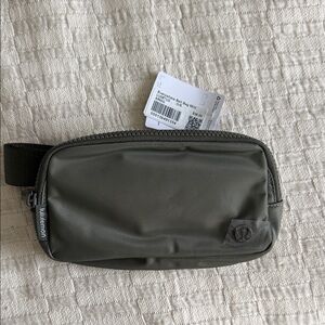 NWT lululemon athletica Everywhere Belt Bag Mini in Army Green